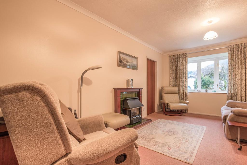 Sitting/dining room
