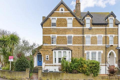 Flat B, 23 Maple Road, London, SE20 8LA