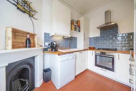 Flat B, 23 Maple Road, London, SE20 8LA