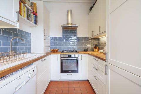 Flat B, 23 Maple Road, London, SE20 8LA