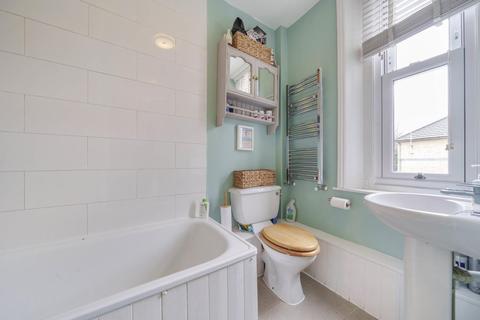 Flat B, 23 Maple Road, London, SE20 8LA