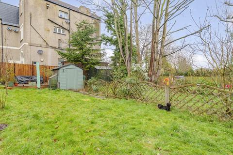 Flat B, 23 Maple Road, London, SE20 8LA