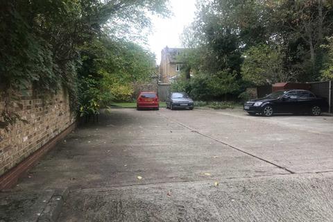 Parking to rent, Lyndhurst Way, London SE15