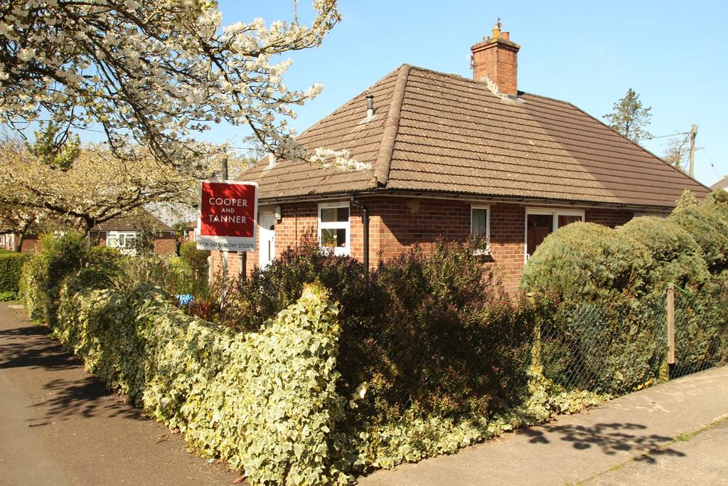 Kingsland Road, Shepton Mallet, BA4 1 bed semidetached bungalow for