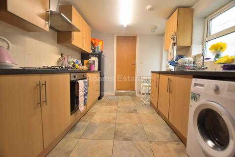 6 bedroom end of terrace house to rent, Blenheim Road, Reading