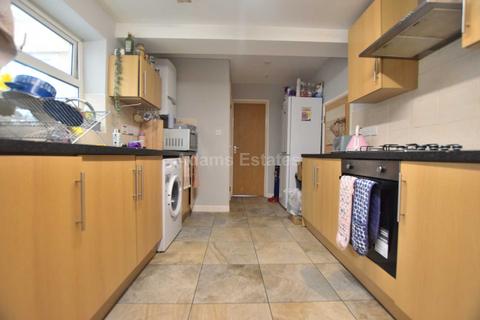 6 bedroom end of terrace house to rent, Blenheim Road, Reading