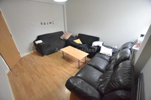 6 bedroom end of terrace house to rent, Blenheim Road, Reading