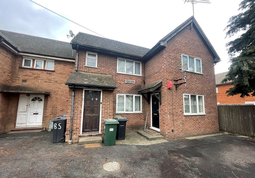 85D Dock Road, Tilbury, Essex, RM18 7BX 1 bed flat £60,000