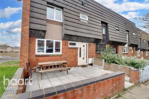 3 bedroom end of terrace house to rent, Little Oxcroft, Basildon