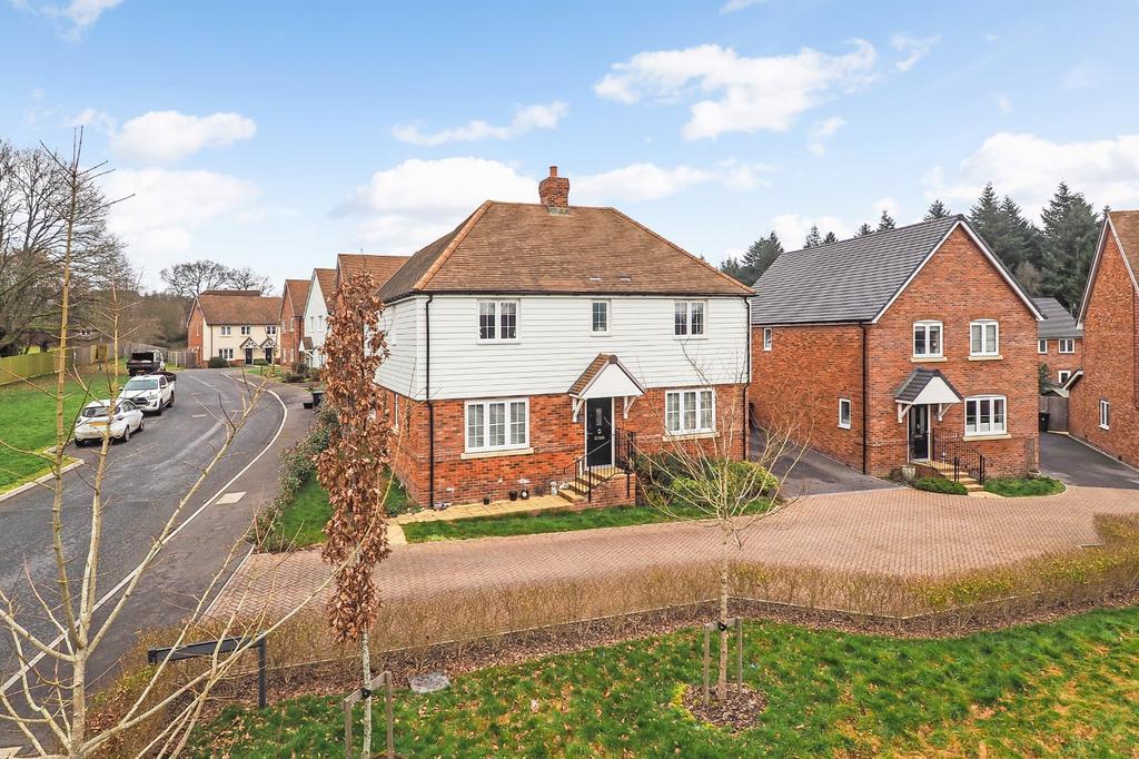 Eyden Gardens, Medstead, Alton, Hampshire 4 bed detached house for sale