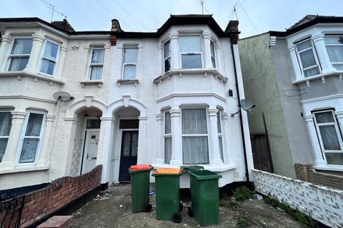 11b East Avenue, London, E12 6SG