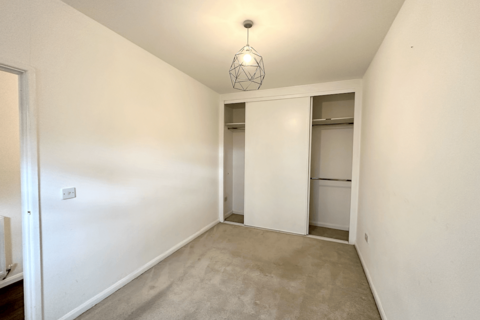 2 bedroom flat to rent, The Mall, SN1