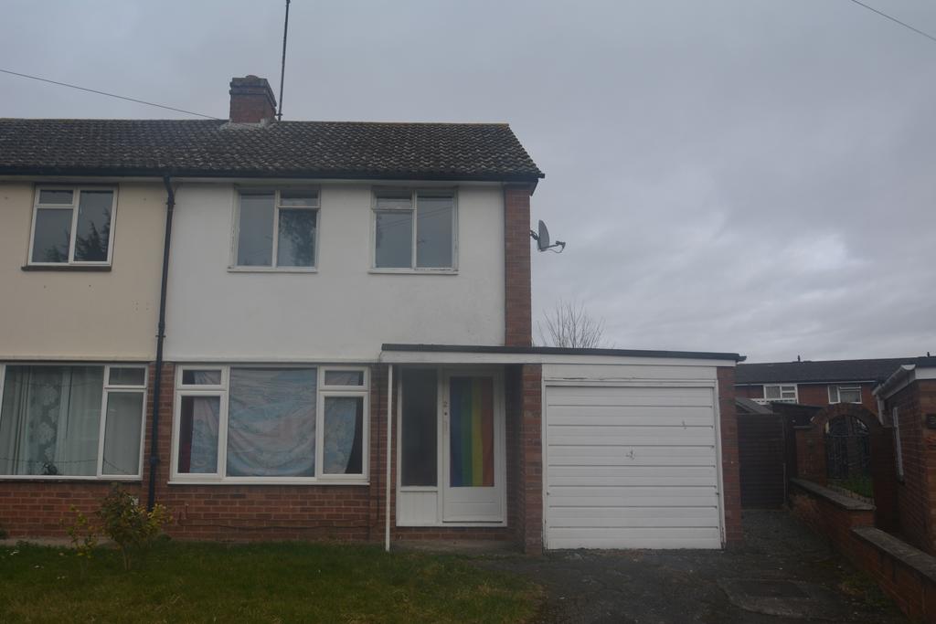 Poole Close, Hereford, HR2 2 bed semidetached house £775 pcm (£179 pw)