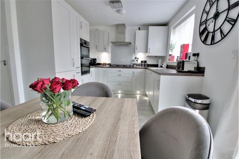 19 Cutter Lane, New Rossington, Doncaster, DN11 0HE
