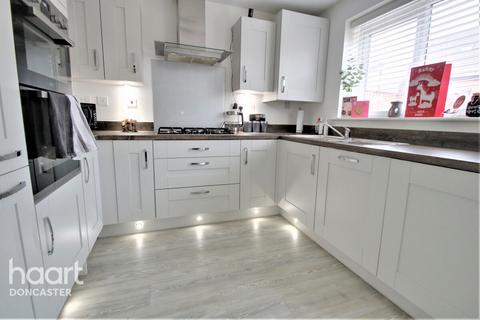 19 Cutter Lane, New Rossington, Doncaster, DN11 0HE