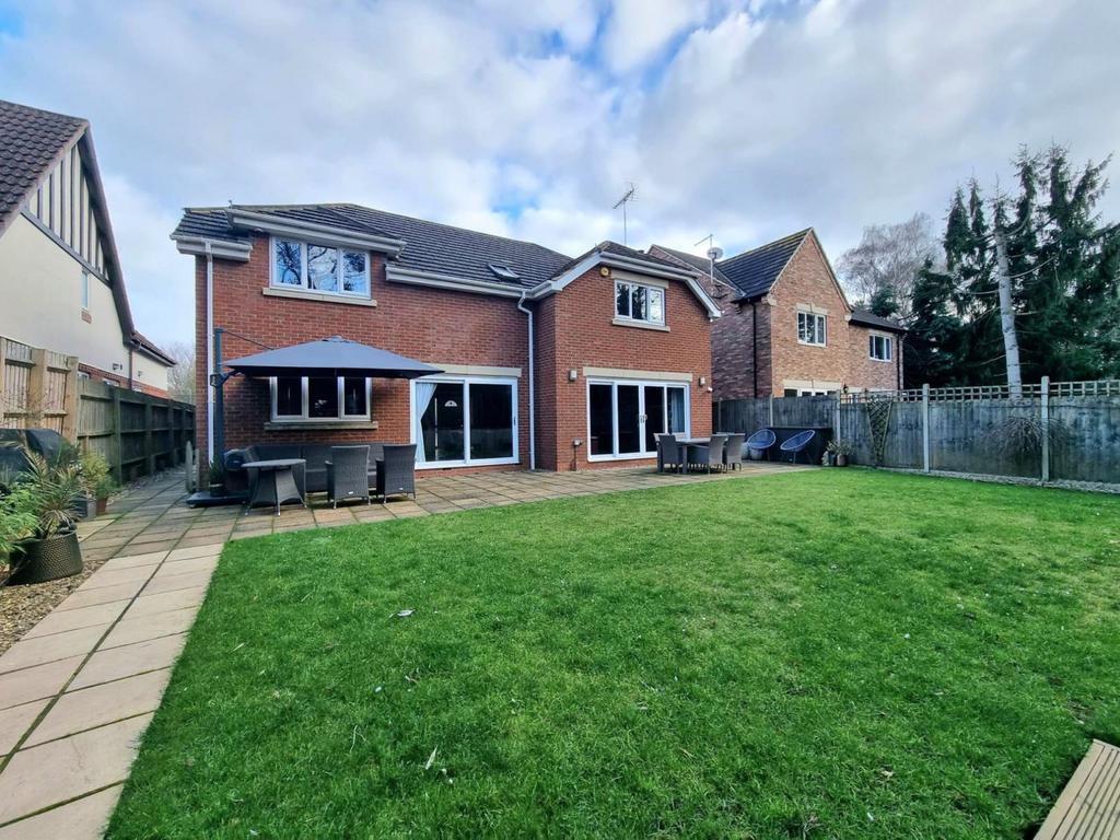 Park View, Moulton, Northampton NN3 7UZ 4 bed detached house £725,000