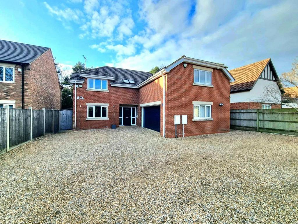 Park View, Moulton, Northampton NN3 7UZ 4 bed detached house £725,000