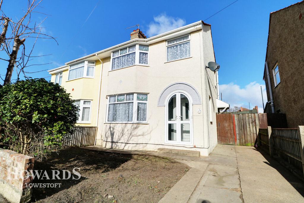 Waveney Crescent, Lowestoft 3 bed semidetached house £210,000