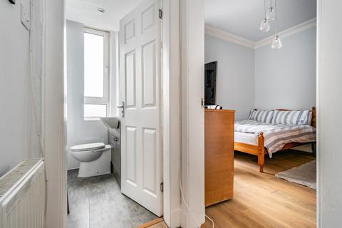 2/10 Springfield Buildings, Edinburgh, EH6 5EG