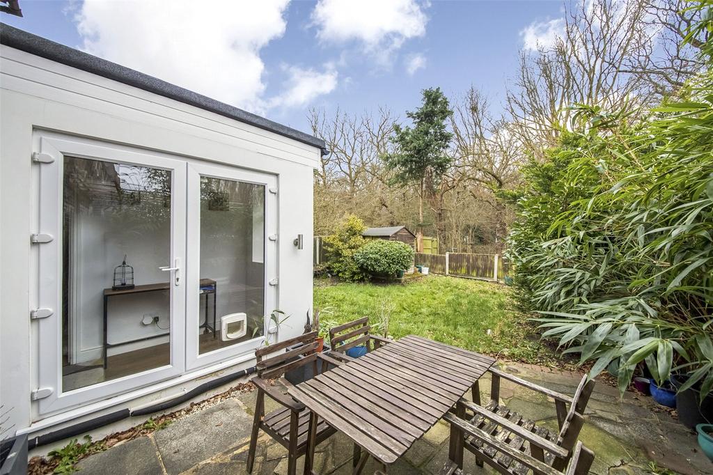 Charminster Road, Mottingham, SE9 2 bed apartment £300,000