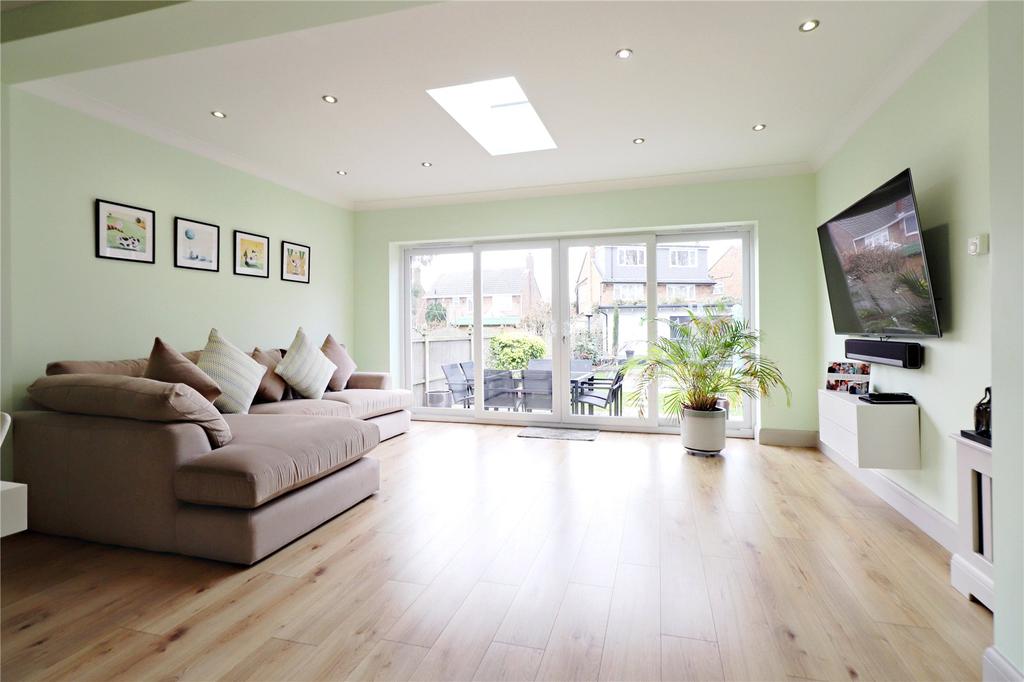 Boundary Road, Sidcup, Kent, DA15 3 bed semidetached house £575,000