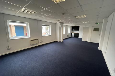 Warehouse to rent - 2B Roundways Industrial Estate, Elliot Road West Howe Industrial Estate, Bournemouth, BH11 8JJ