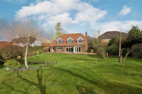 5 bedroom detached house to rent - Hillview Road, Claygate, Esher, Surrey, KT10