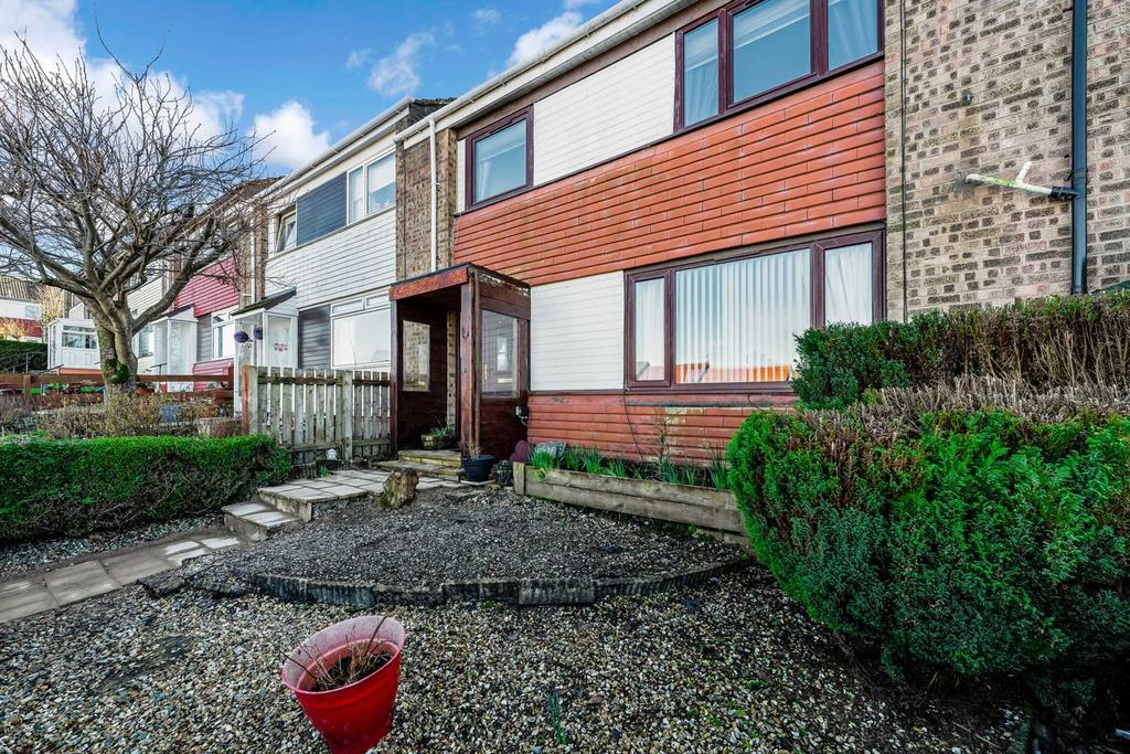 Foxbar Drive, Paisley 3 bed terraced house £109,000