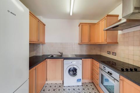 2 bedroom flat to rent, Queensberry Place, London