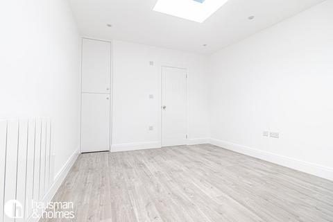 Studio to rent, Church Road, Hendon