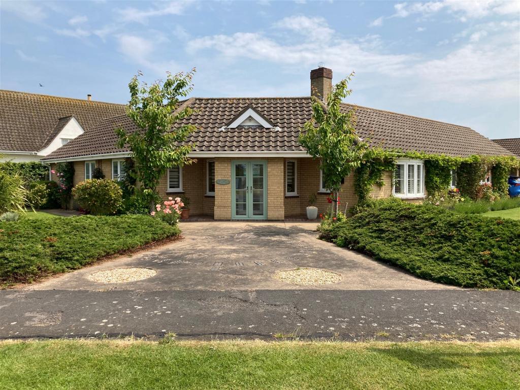 Sea Lane, Sandilands, Mablethorpe, LN12 2RA 2 bed detached bungalow for