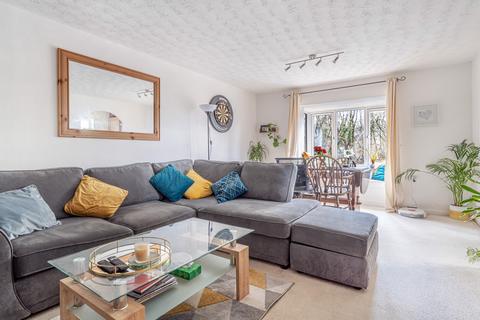 1 bedroom flat for sale, Puttocks Close, Haslemere, West Sussex, GU27