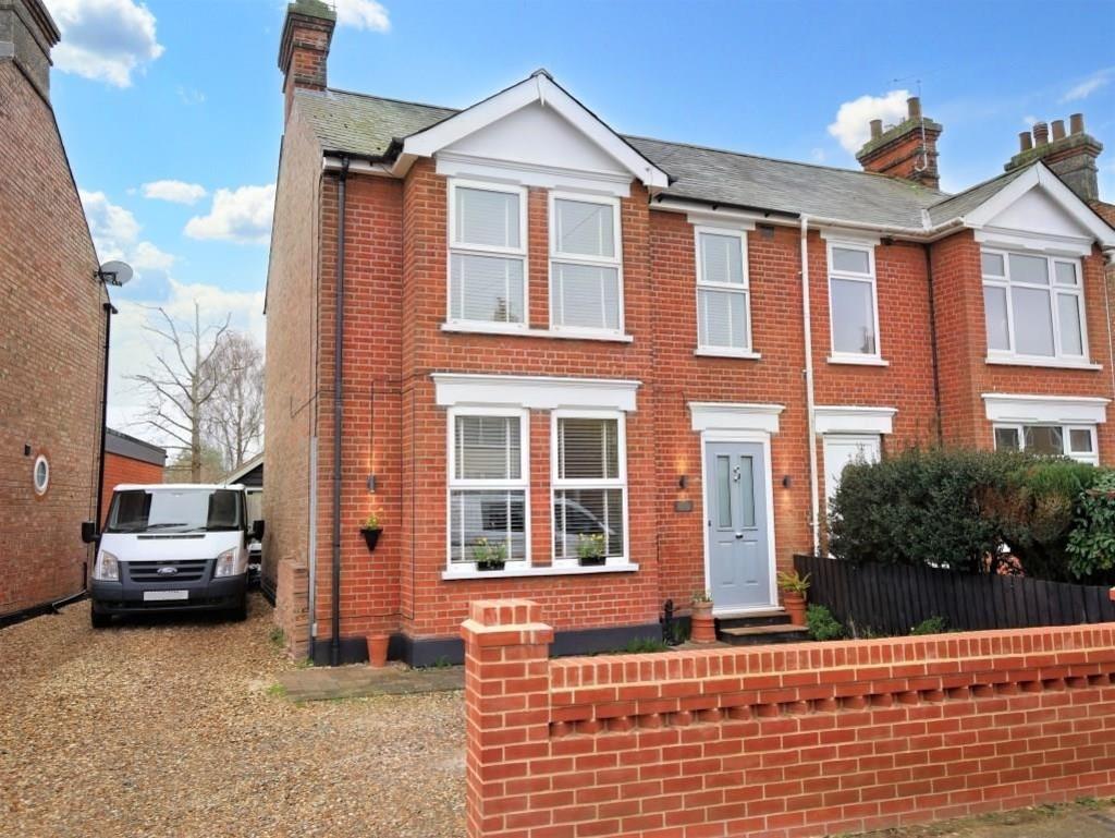 Norman Crescent, Ipswich 3 bed semidetached house £300,000