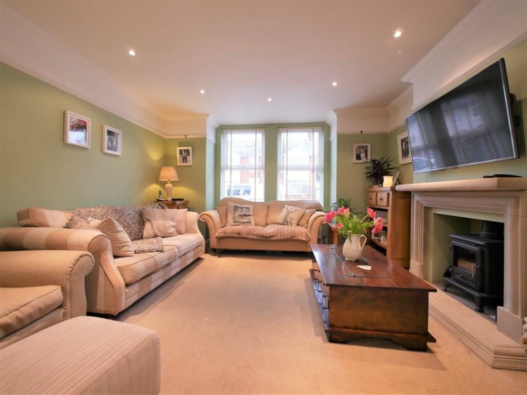 Norman Crescent, Ipswich 3 bed semidetached house £300,000