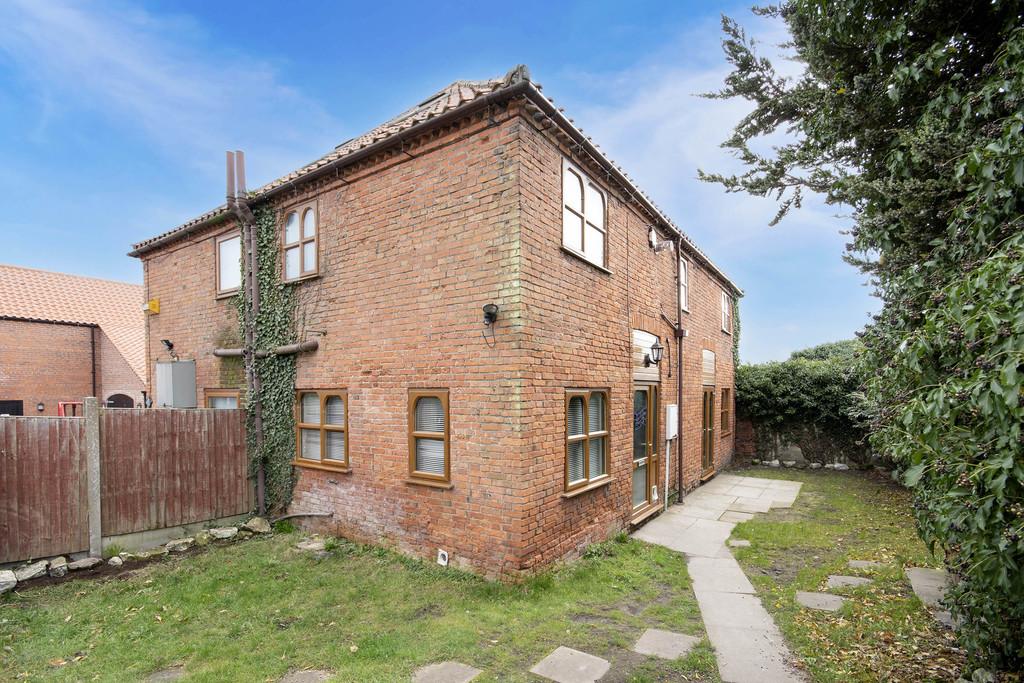 Blue Bell Yard, Tuxford 3 bed barn conversion for sale £225,000