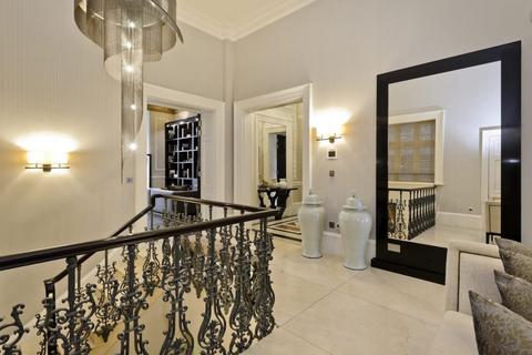 5 bedroom apartment to rent, Palace Gate, Kensington, W8