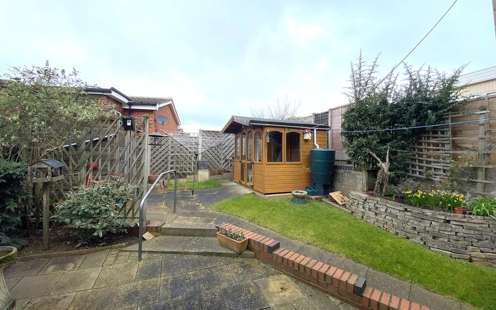 Sheldrake Drive, Ipswich IP2 9LF 3 bed semidetached house £260,000