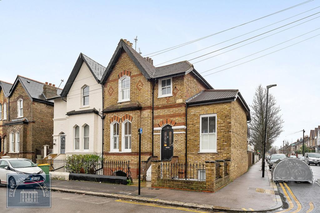 Field Road, Forest Gate 3 bed ground floor flat £400,000