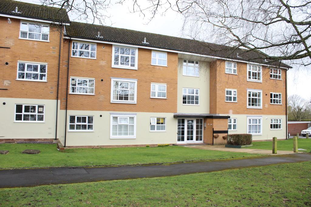 St Lawrence Close, Knowle 2 bed apartment £1,095 pcm (£253 pw)