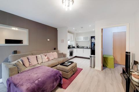 1 bedroom ground floor flat for sale, Hitherwood Court, London NW9