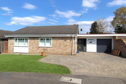 4 Elm Tree Close, Byfleet, West Byfleet, KT14 7NN