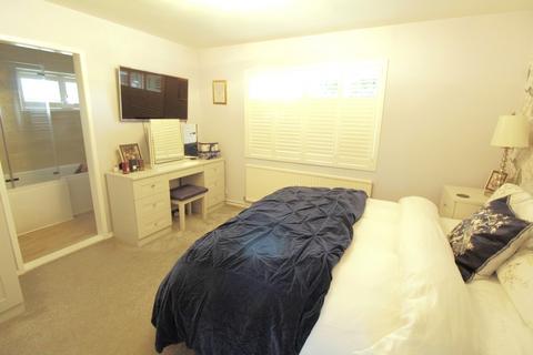 4 Elm Tree Close, Byfleet, West Byfleet, KT14 7NN