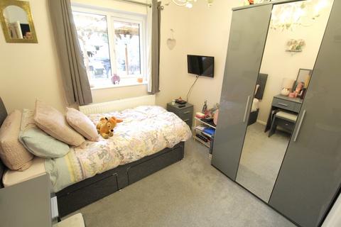 4 Elm Tree Close, Byfleet, West Byfleet, KT14 7NN