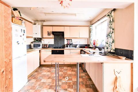 3 bedroom semi-detached house for sale - Lawrence Drive, Ickenham, UB10