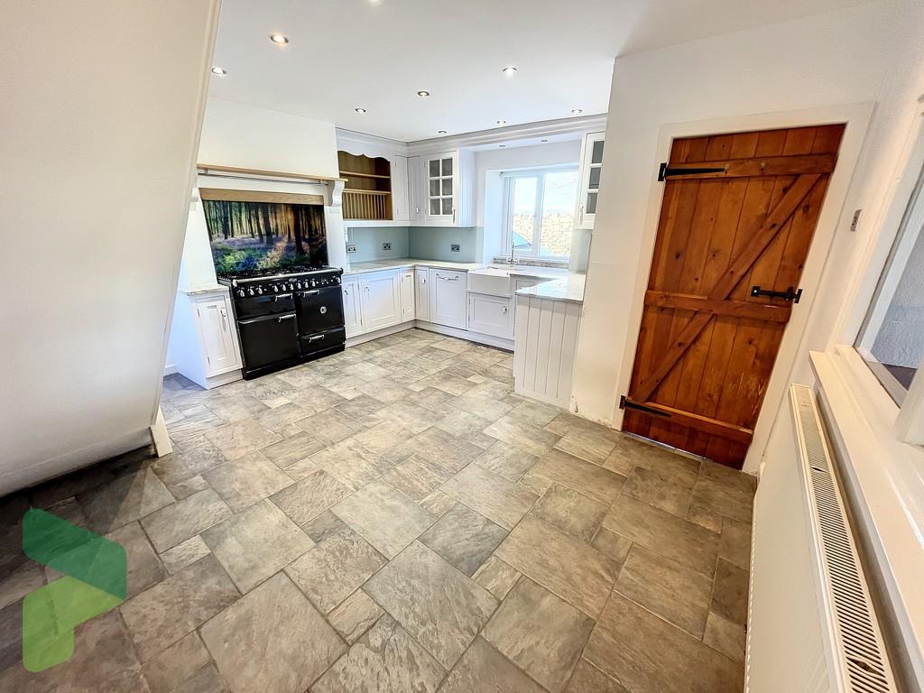 Fitted dining kitchen