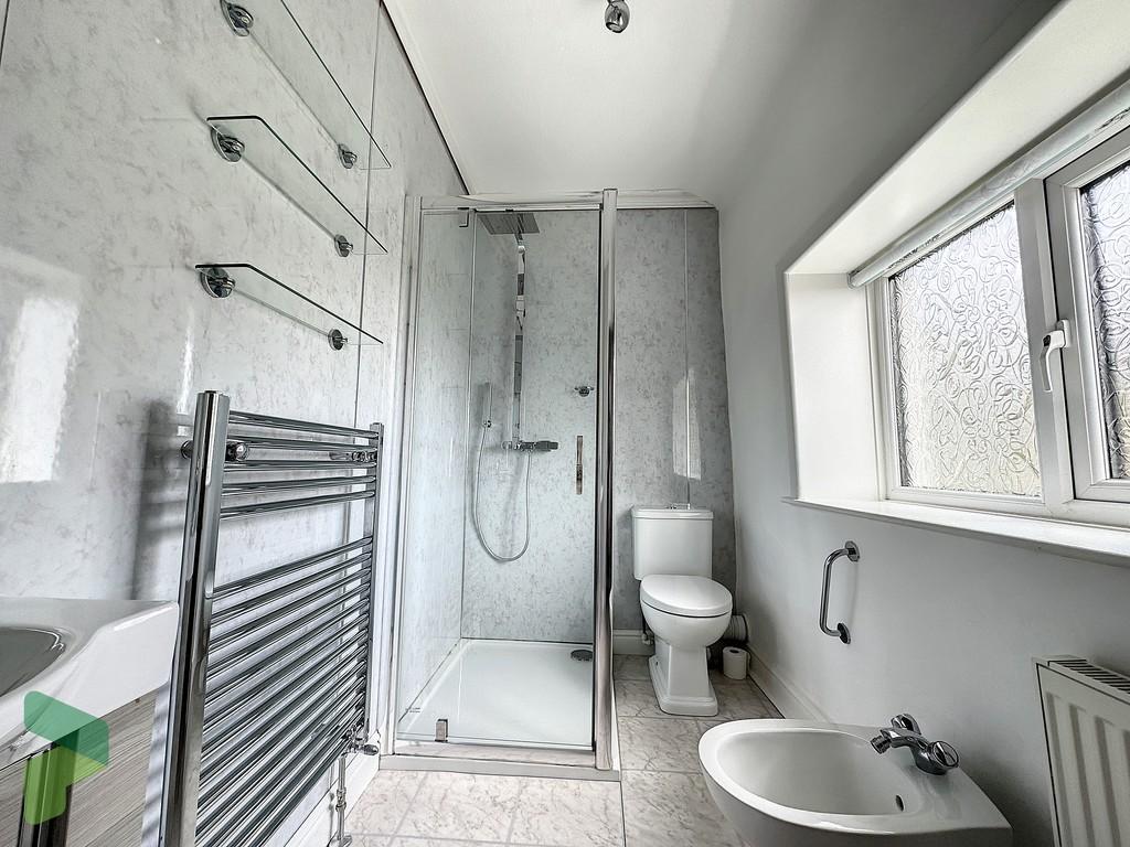 Four piece shower room
