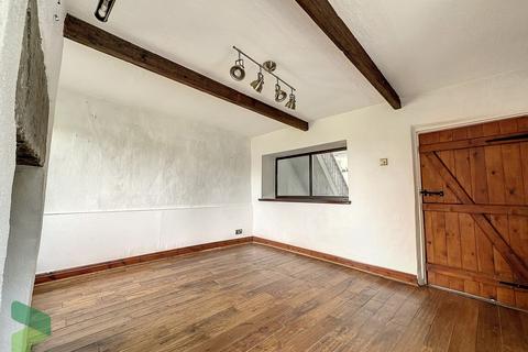 69 Blacksnape Road, Hoddlesden, Darwen, BB3 3PN