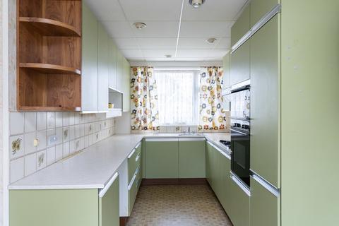 10 Hillside Gardens, Brockham, Betchworth, RH3 7EW