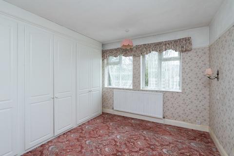 10 Hillside Gardens, Brockham, Betchworth, RH3 7EW