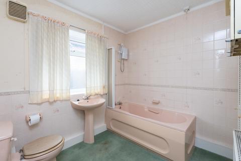 10 Hillside Gardens, Brockham, Betchworth, RH3 7EW